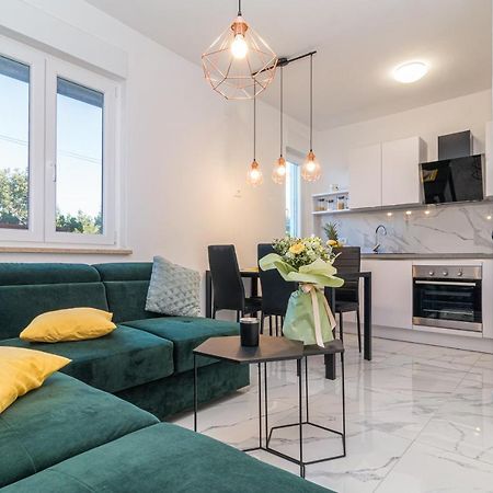 Three Waves Apartment New Пула Екстер'єр фото